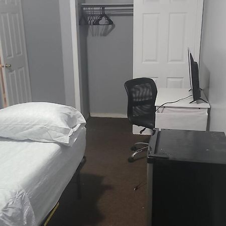 Room In A Beach House With King Size Bed In A Landlord Hosted Three Bedroom Apartment New York Luaran gambar
