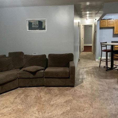 Room In A Beach House With King Size Bed In A Landlord Hosted Three Bedroom Apartment New York Luaran gambar
