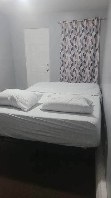 Room In A Beach House With King Size Bed In A Landlord Hosted Three Bedroom Apartment New York Luaran gambar